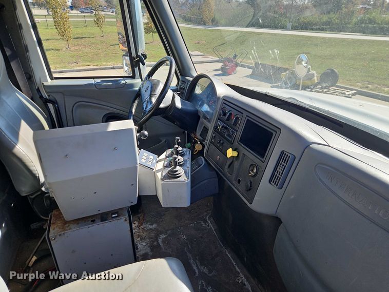 image for item EO4802 2007 International 7400 dump truck