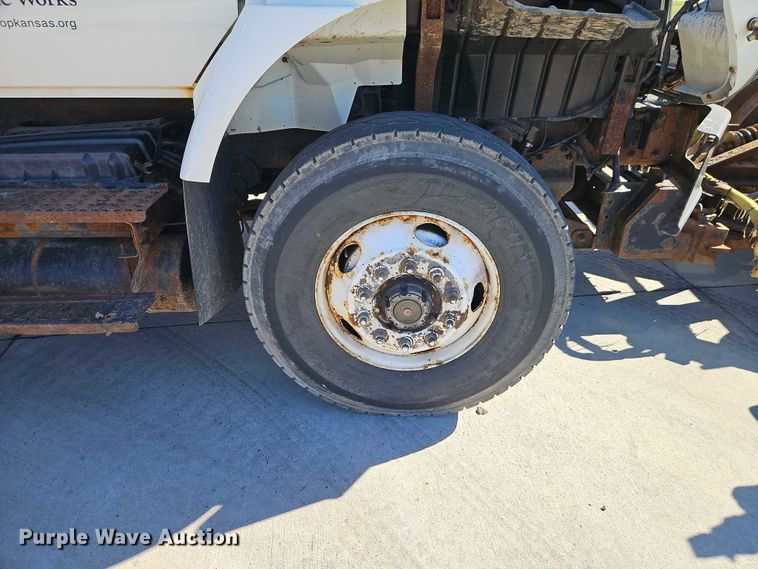 image for item EO4802 2007 International 7400 dump truck