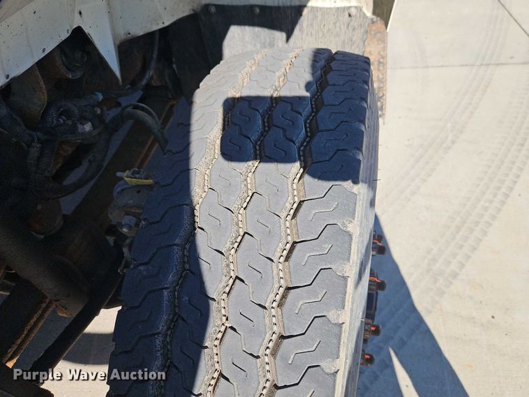 image for item EO4802 2007 International 7400 dump truck