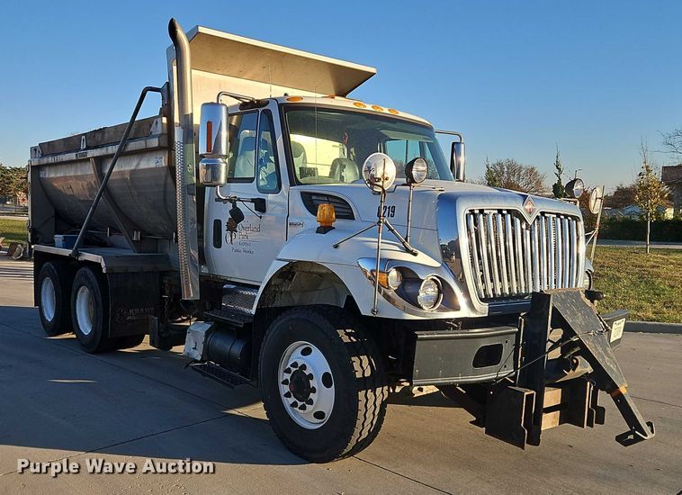 image for item EO4805 2009 International 7400 dump truck