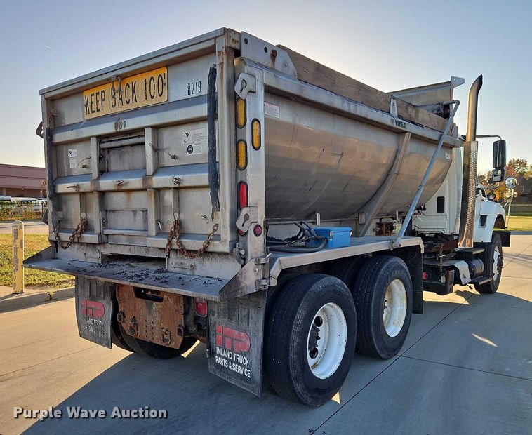 image for item EO4805 2009 International 7400 dump truck