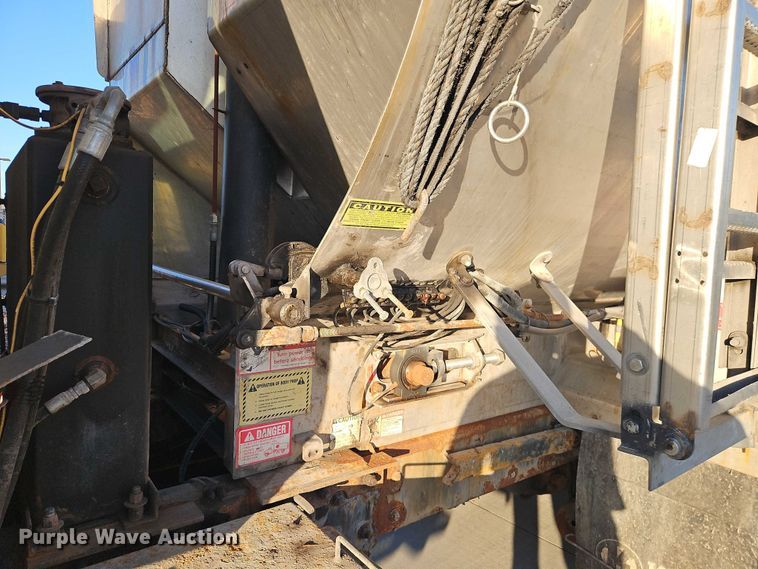 image for item EO4805 2009 International 7400 dump truck