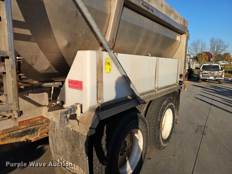image for item EO4805 2009 International 7400 dump truck