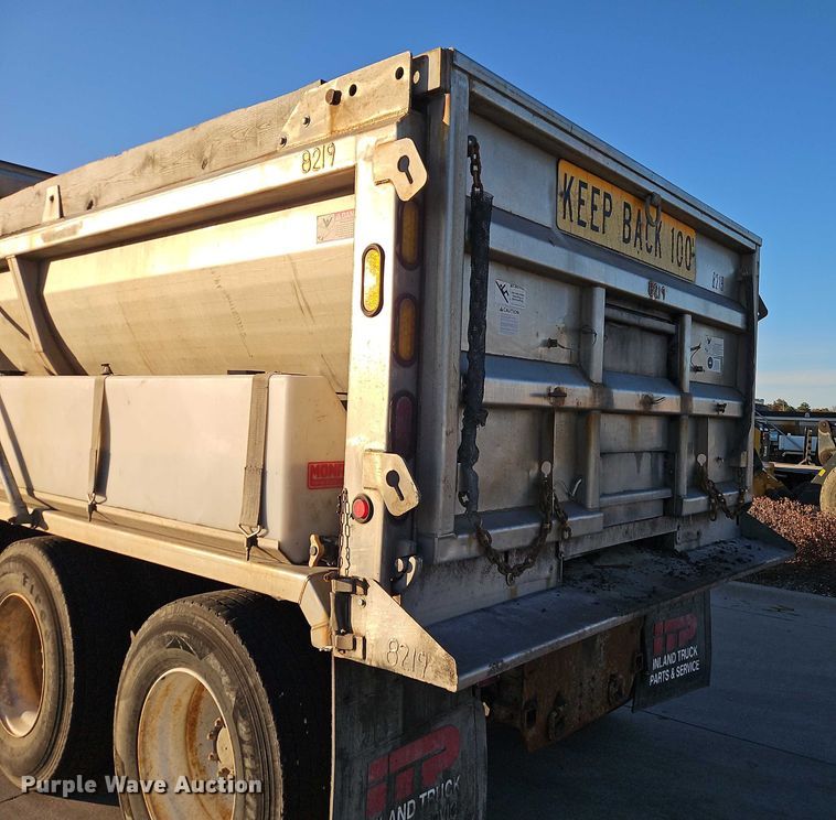 image for item EO4805 2009 International 7400 dump truck