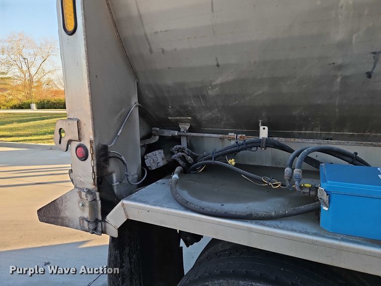 image for item EO4805 2009 International 7400 dump truck