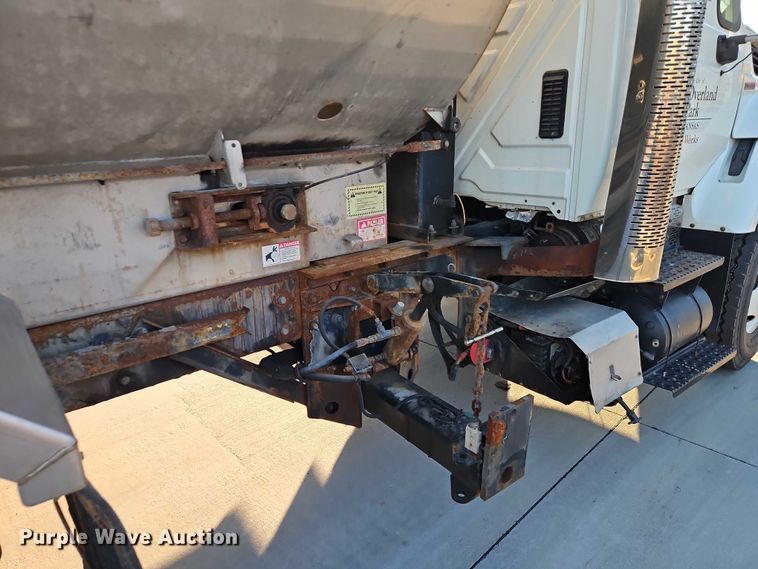 image for item EO4805 2009 International 7400 dump truck