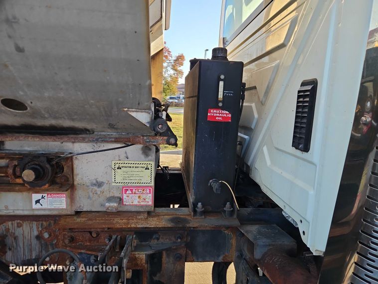 image for item EO4805 2009 International 7400 dump truck