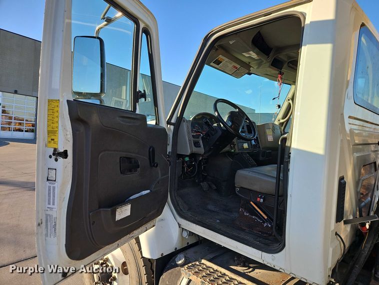 image for item EO4805 2009 International 7400 dump truck