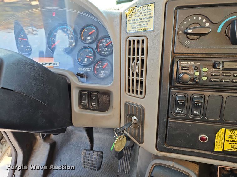 image for item EO4805 2009 International 7400 dump truck