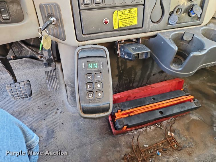 image for item EO4805 2009 International 7400 dump truck