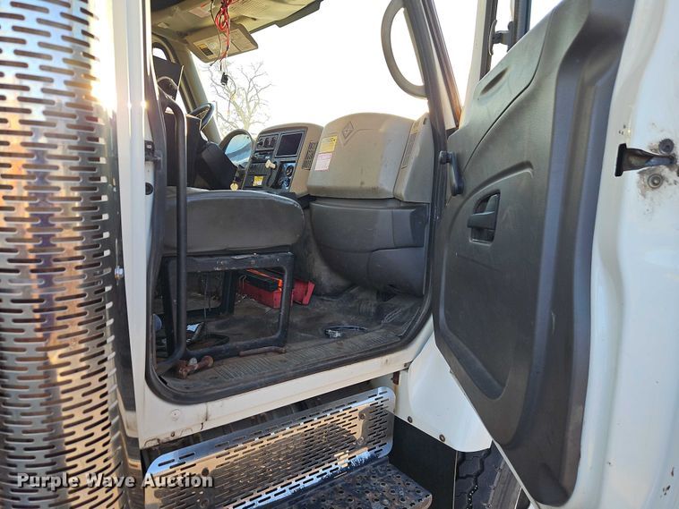 image for item EO4805 2009 International 7400 dump truck