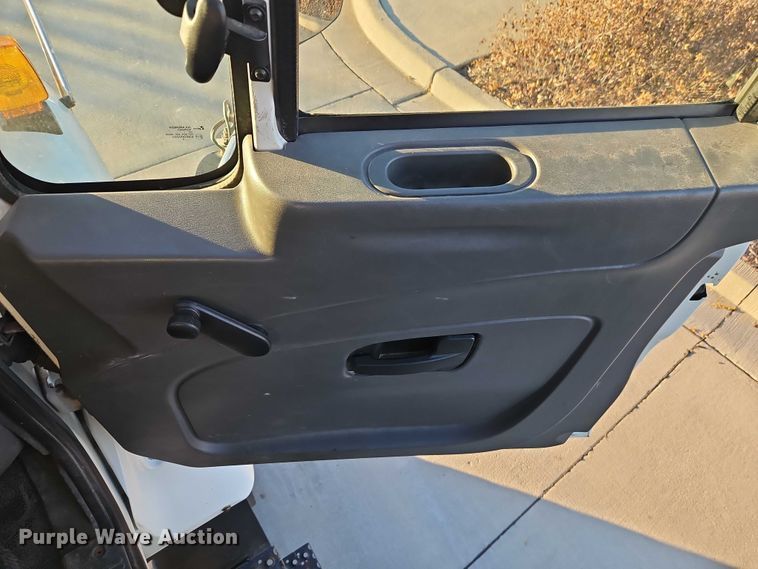 image for item EO4805 2009 International 7400 dump truck