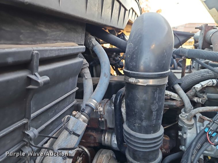 image for item EO4805 2009 International 7400 dump truck