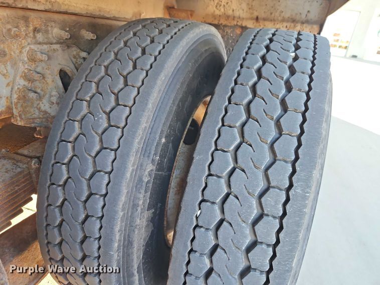 image for item EO4805 2009 International 7400 dump truck