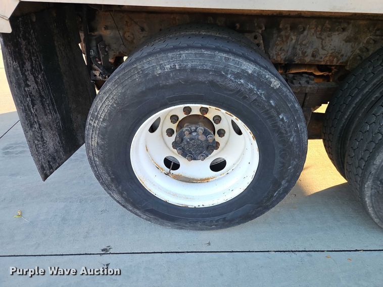 image for item EO4805 2009 International 7400 dump truck