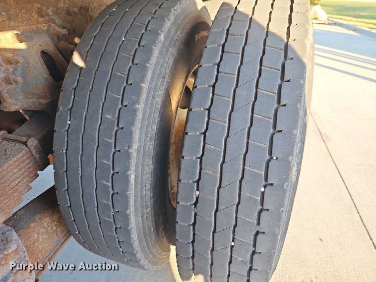 image for item EO4805 2009 International 7400 dump truck