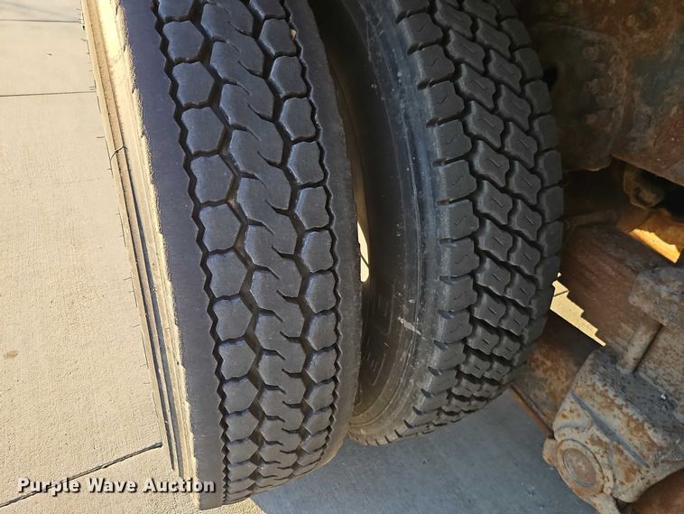 image for item EO4805 2009 International 7400 dump truck