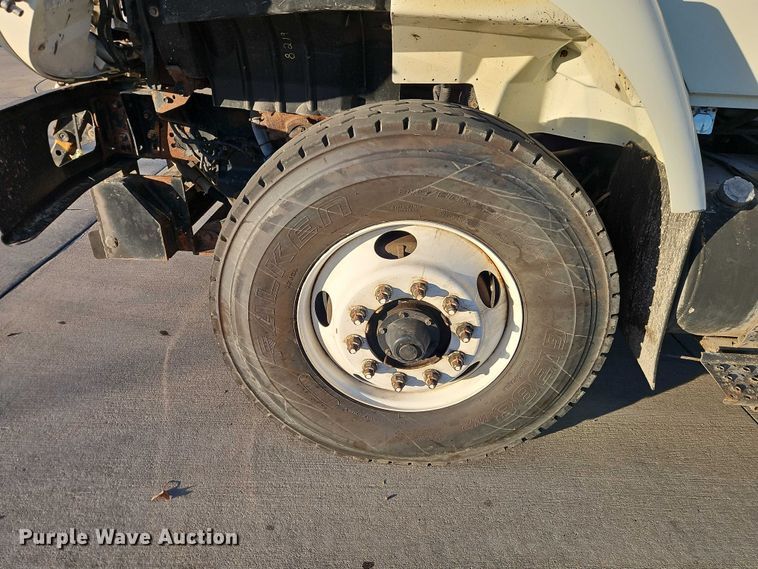 image for item EO4805 2009 International 7400 dump truck