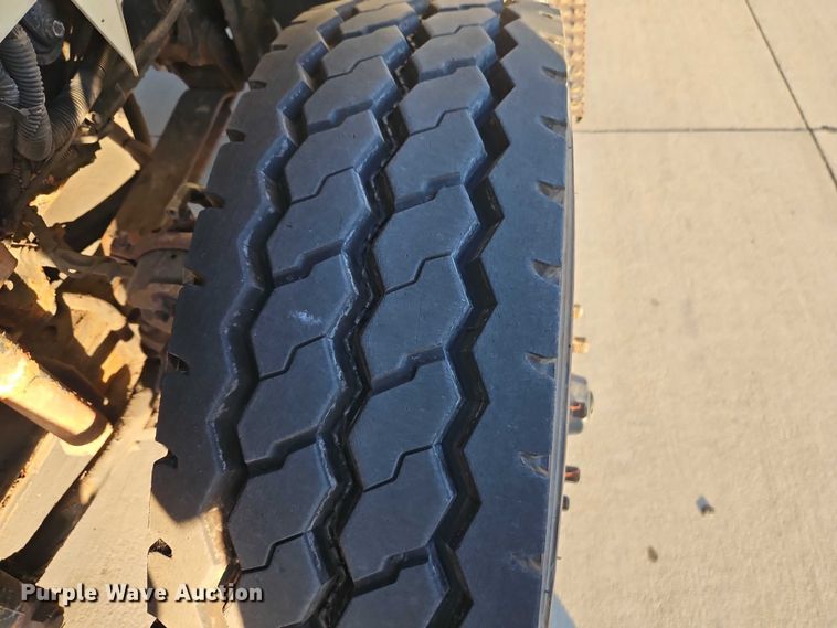 image for item EO4805 2009 International 7400 dump truck