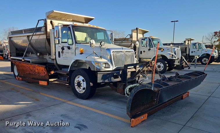 image for item EO4806 2006 International 7400 dump truck