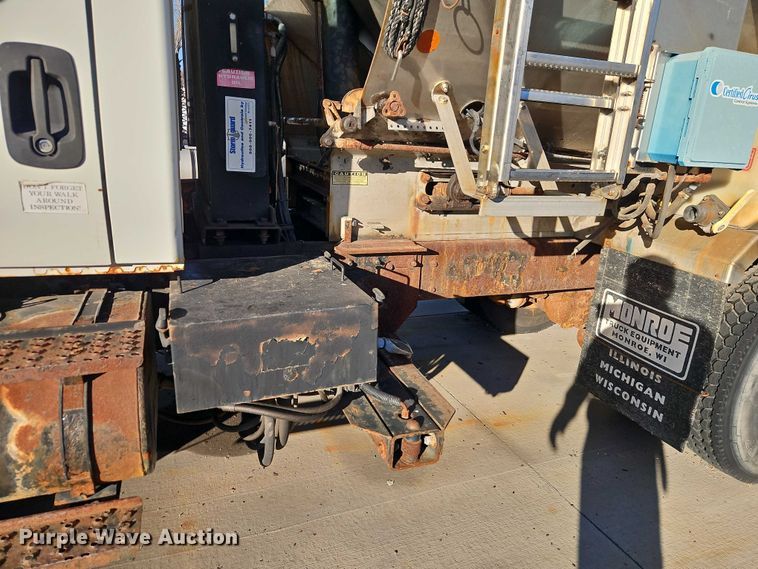 image for item EO4806 2006 International 7400 dump truck