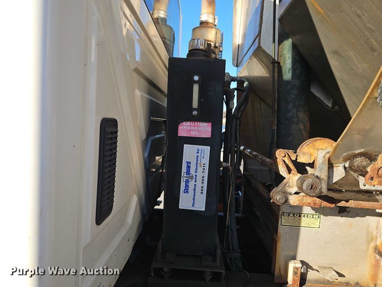 image for item EO4806 2006 International 7400 dump truck