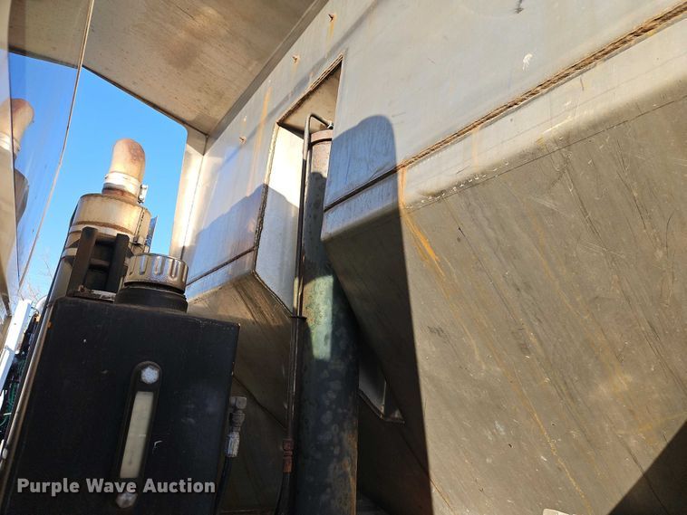 image for item EO4806 2006 International 7400 dump truck