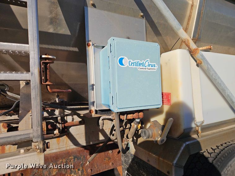 image for item EO4806 2006 International 7400 dump truck