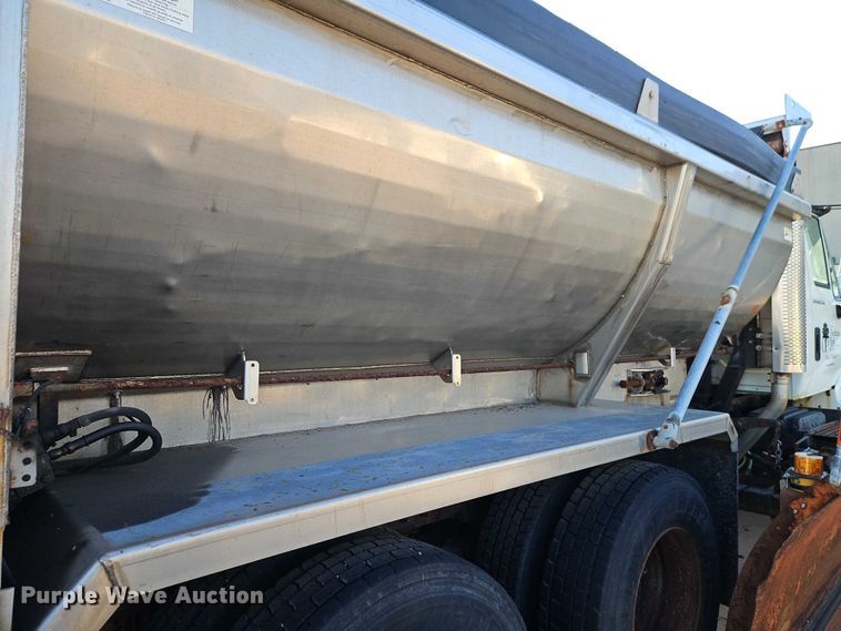 image for item EO4806 2006 International 7400 dump truck