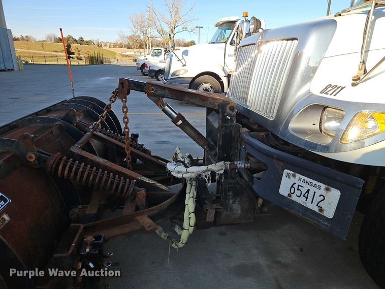 image for item EO4806 2006 International 7400 dump truck