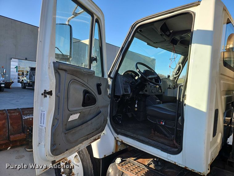 image for item EO4806 2006 International 7400 dump truck