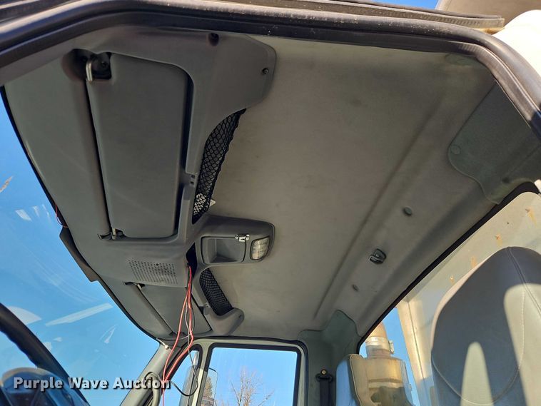 image for item EO4806 2006 International 7400 dump truck