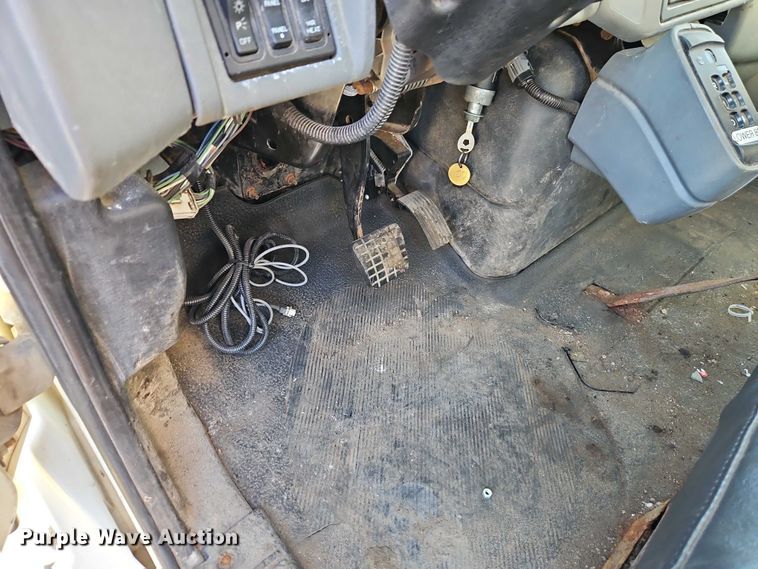 image for item EO4806 2006 International 7400 dump truck