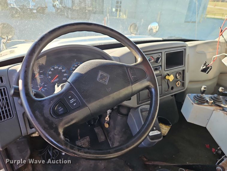 image for item EO4806 2006 International 7400 dump truck