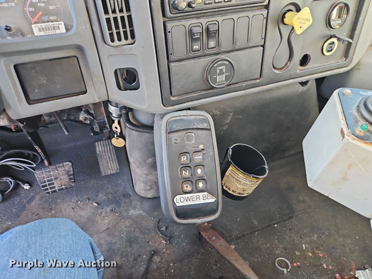 image for item EO4806 2006 International 7400 dump truck