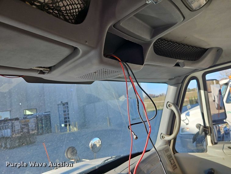 image for item EO4806 2006 International 7400 dump truck