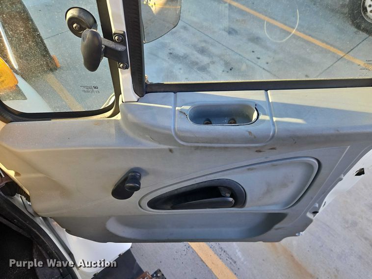 image for item EO4806 2006 International 7400 dump truck