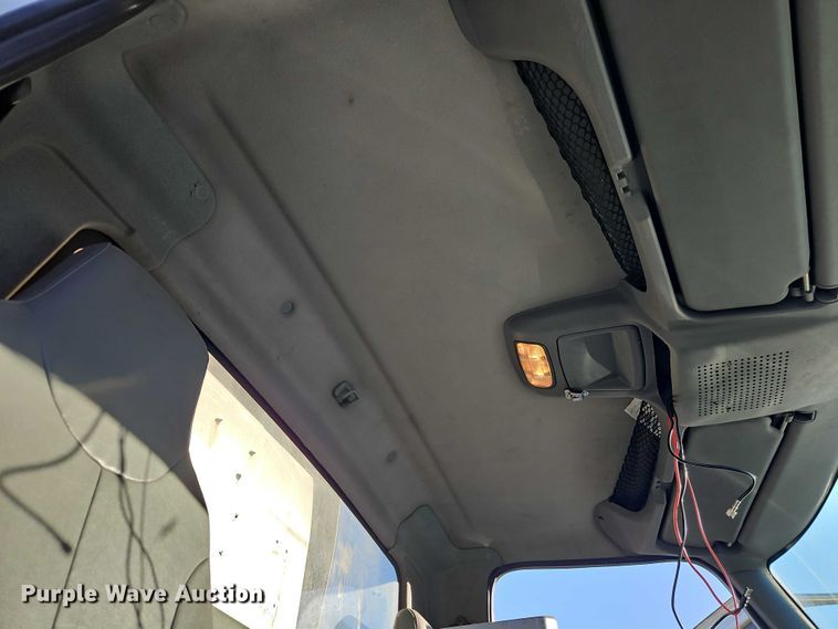 image for item EO4806 2006 International 7400 dump truck