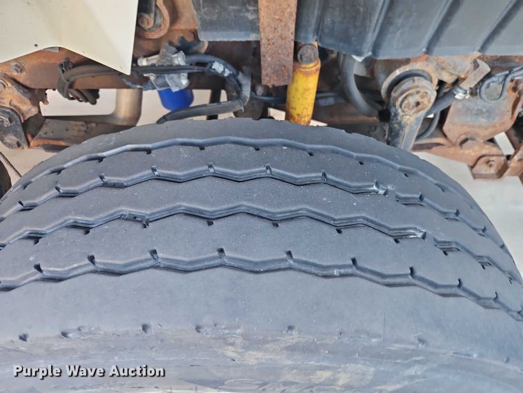 image for item EO4806 2006 International 7400 dump truck