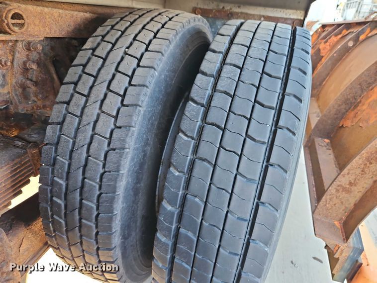 image for item EO4806 2006 International 7400 dump truck