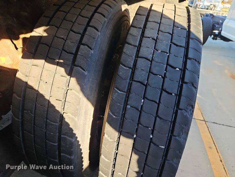 image for item EO4806 2006 International 7400 dump truck