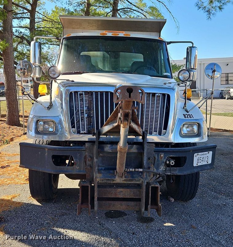 image for item EO4807 2006 International 7400 dump truck