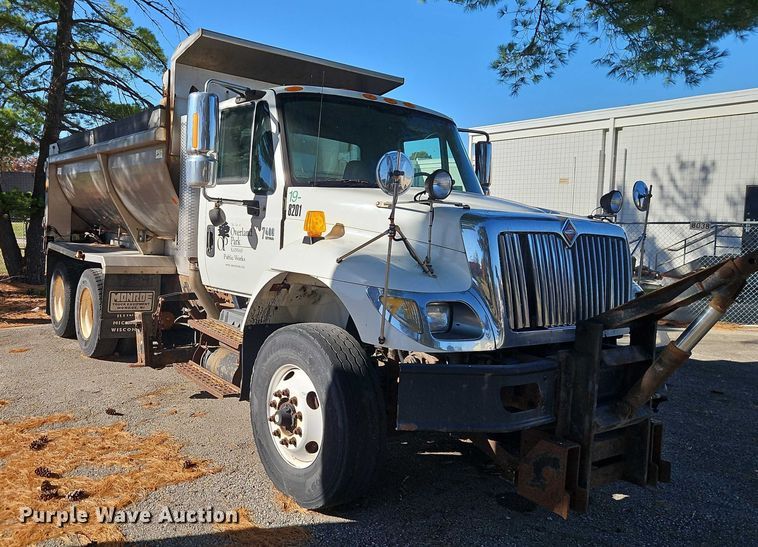 image for item EO4807 2006 International 7400 dump truck