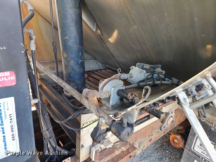 image for item EO4807 2006 International 7400 dump truck