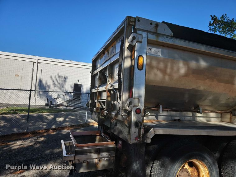 image for item EO4807 2006 International 7400 dump truck