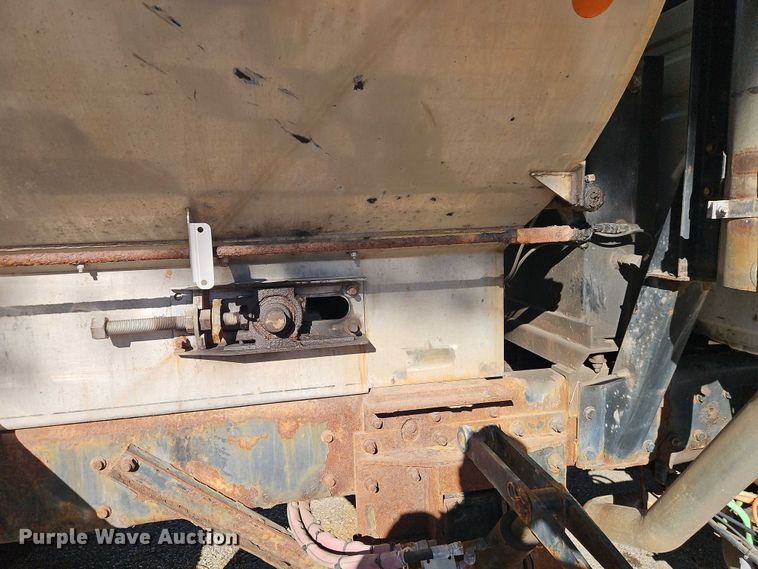 image for item EO4807 2006 International 7400 dump truck