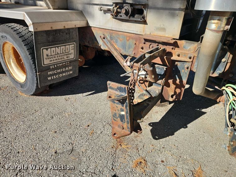 image for item EO4807 2006 International 7400 dump truck