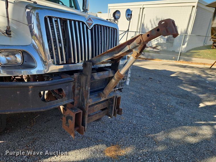 image for item EO4807 2006 International 7400 dump truck