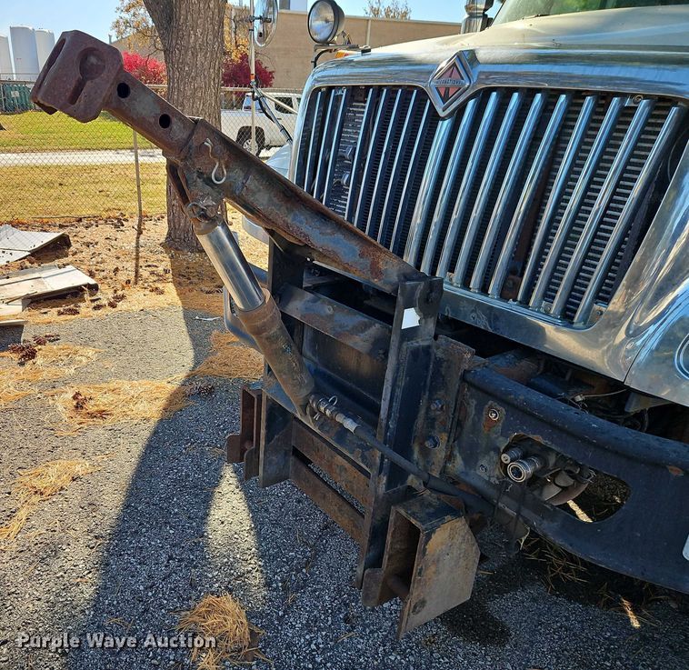 image for item EO4807 2006 International 7400 dump truck