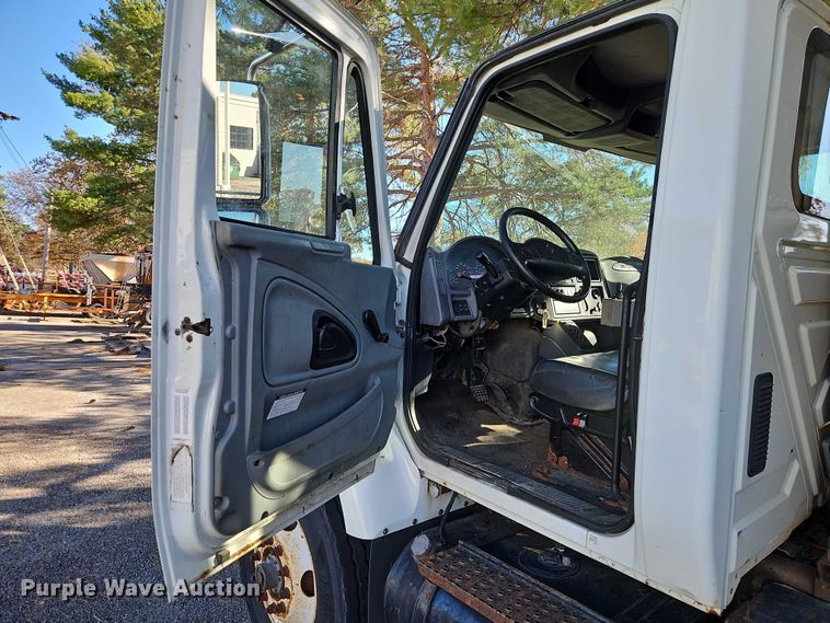 image for item EO4807 2006 International 7400 dump truck